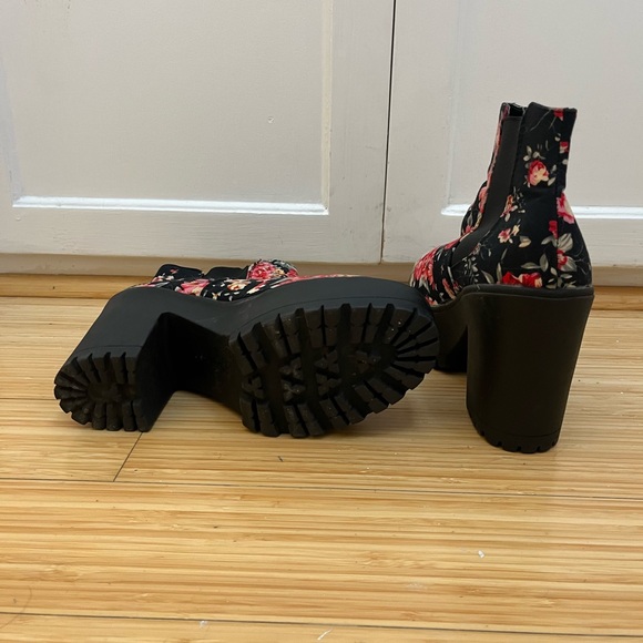 Flower Pattern Boots - Picture 4 of 6